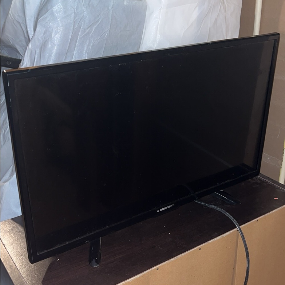 Used ELEMENT 24” 720P HD TV